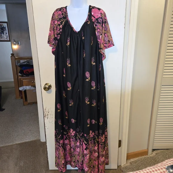 Easy Essentials- Black and Pink- Floral- Maxi- 3/4 Zip- Lounge Dress- 3X - Picture 1 of 9